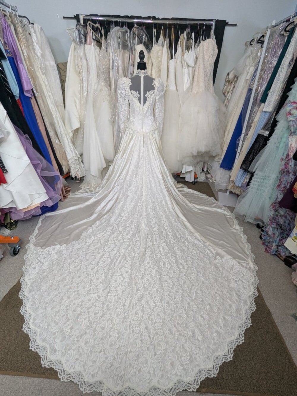 Vintage Ivory Silk Satin Lace Wedding Dress Sz 8 - Picture 8 of 11